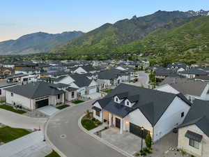 Bird's eye view with a mountain view