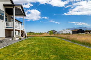 View of yard featuring a mountain view