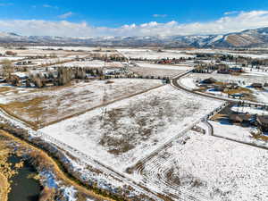 Snowy aerial view featuring a mountain view