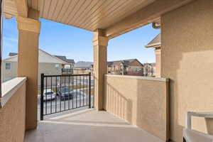 Balcony featuring a mountain view