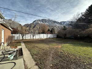 View of yard featuring a mountain view