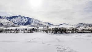 View of mountain feature