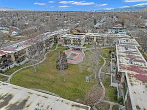 Birds eye view of property featuring a mountain view