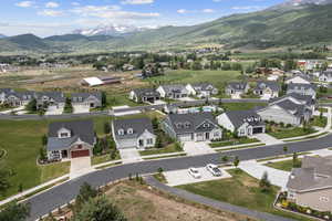 Bird's eye view featuring a mountain view and a residential view