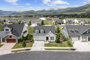 Aerial view featuring a residential view and a mountain view