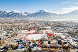 Snowy aerial view featuring a mountain view