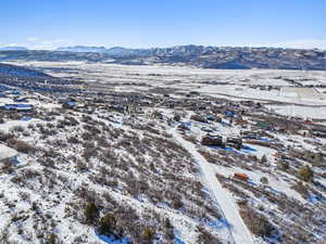 Snowy aerial view featuring a mountain view