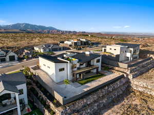 Aerial view with a mountain view