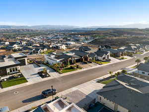 Drone / aerial view featuring a mountain view