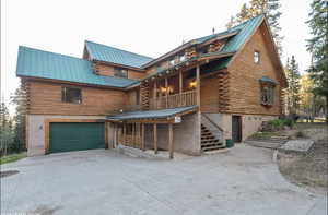 Log-style house featuring a garage