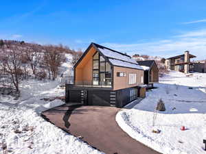 View of front facade with a garage