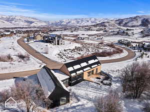 Snowy aerial view with a mountain view