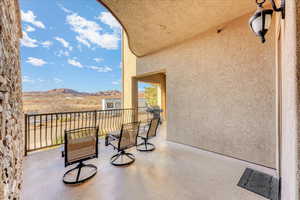 Balcony featuring a mountain view