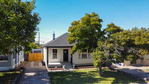 View of front facade with a front lawn