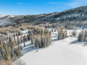 Snowy aerial view with a mountain view