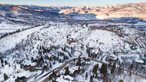 Snowy aerial view with a mountain view