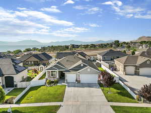 Birds eye view of property with a mountain view