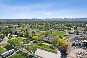 Birds eye view of property featuring a mountain view