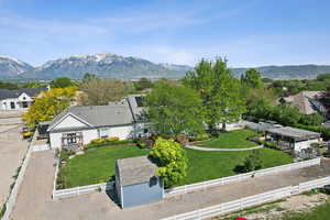 Aerial view with a mountain view