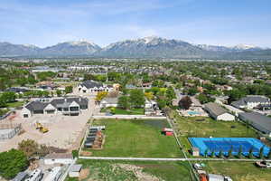 Drone / aerial view featuring a mountain view