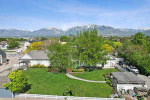 Aerial view with a mountain view