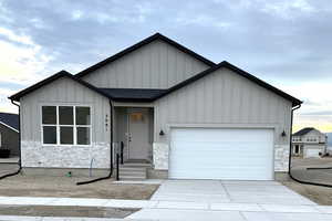 View of front of house featuring a garage