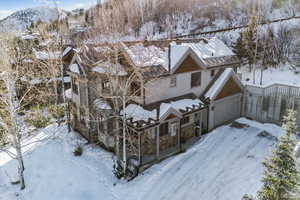 Snowy aerial view featuring a mountain view