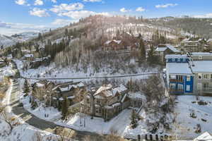 Snowy aerial view featuring a mountain view