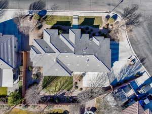 Birds eye view of property