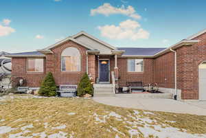 View of front facade with a front lawn