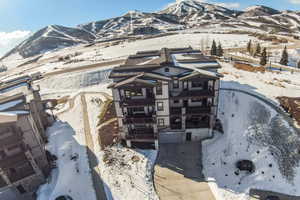 Snowy aerial view with a mountain view