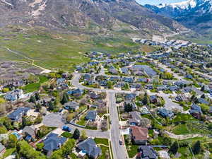 Aerial view with a mountain view