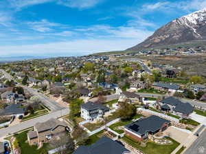 Drone / aerial view featuring a mountain view