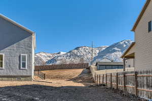 View of yard featuring a mountain view