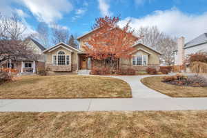 View of front of home featuring a front yard