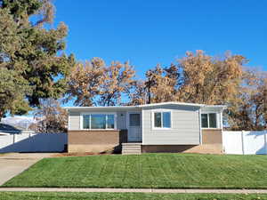 View of front of house featuring a front lawn