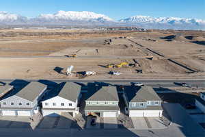 Aerial view with a mountain view