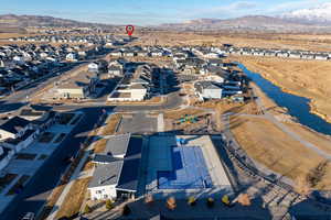 Aerial view with a mountain view