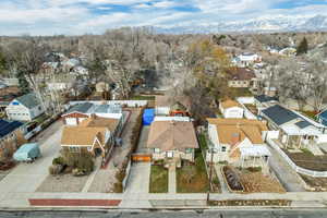 Drone / aerial view featuring a mountain view