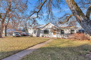 Ranch-style house with a front yard