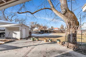 View of yard featuring an outdoor structure