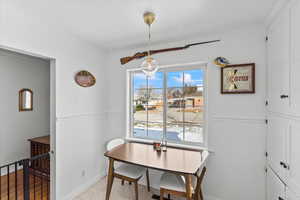 Dining room with ornamental molding