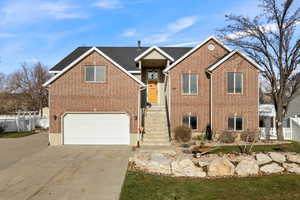 Photo 1 of 1818  COUNTRY BEND CIR