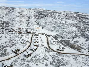 Snowy aerial view featuring a mountain view