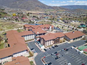Birds eye view of property featuring a mountain view