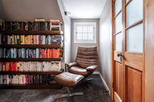 Sitting room with carpet