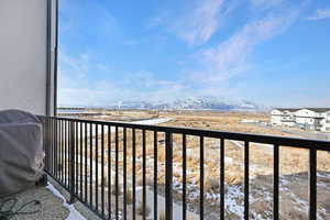 Balcony with a mountain view and area for grilling