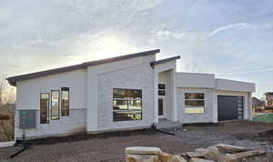 View of front of house featuring a garage