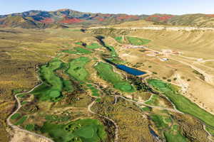 Aerial view with a mountain view