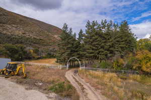 View of yard featuring a mountain view